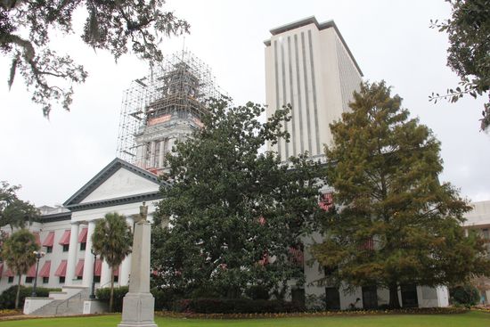 Das State Capitol mit dem Old Capitol im Vordergrund