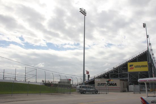 hinter dem Zaun muss die Rennbahn irgendwo sein 