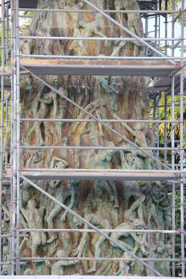 Ein Teil des Arms, leider durch das Gerüst nicht so gut zu erkennen