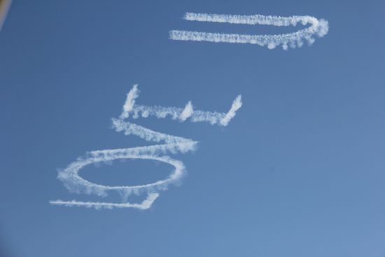 hier sind die Wolken "künstlich erzeugt" mit dem Flieger! 