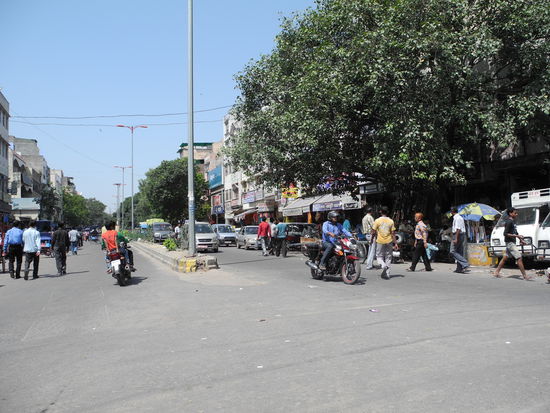 in den Strassen von Delhi... Dreckig, laut, Millionen Hupen!!!
