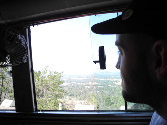 Bene im Tal von Kashmir... Warten, dass die scheiss Fahrt endlich ein Ende nimmt... (Bene ist die Fahrt von Trier nach Ehrang mitm Bus schon zu lang.... 30 min versus 30 Stunden!!!)