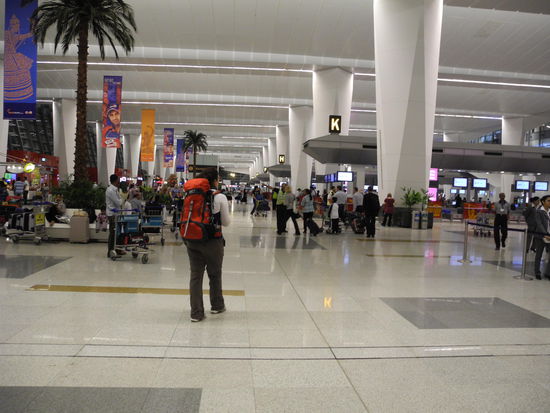 Flughafen Neu Dehli - Aufbruch nach Thailand!