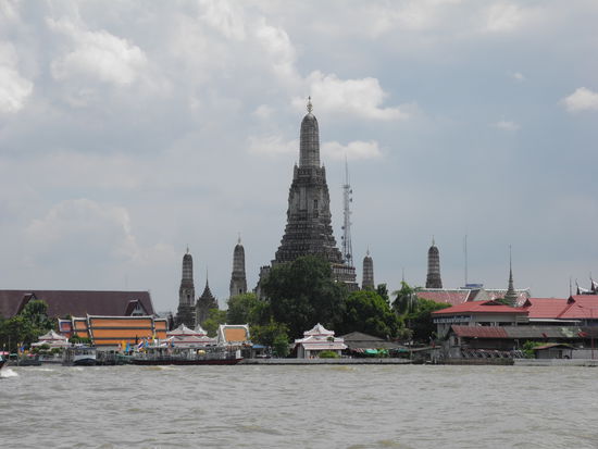 Wat Arun - buddhistischer Tempel - 86 m hoch - gebaut um 1900. Hat die steilsten Treppen ever!!!