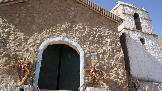 Kirche in einem der halb verlassenen Doerfer
