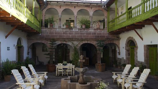 Der Innenhof des Hotels Niño. Die Zimmer sind Alle nach den Strassenkindern aus den Projekten benannt. Ich uebernachte im "Jose"