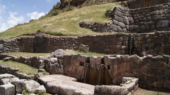 Tambo Machay diente den Inkaherrschern und ihren Frauen als heiliger Ort fuer rituelle Waschungen.
