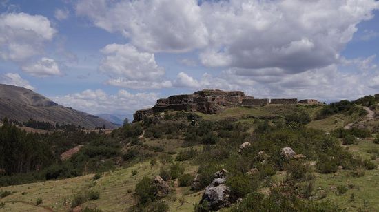 Ein kleines Stueck weiter unten liegt die Festung Puca Pucara