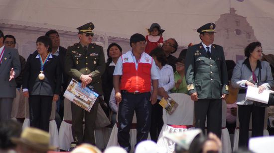 ....vorbei an den Honoratioren