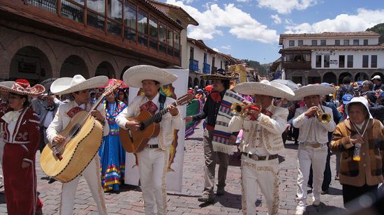 ...die Gruppe der mexikanisch anmutenden "Mariachi"