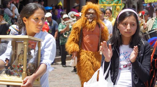 Dieser Loewe scheint nach der Jungfrau zu trachten