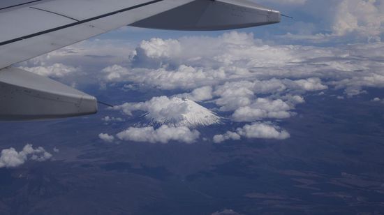 Die imposanten Schnee-Vulkane Ecuadors sehe ich nur aus der Luft