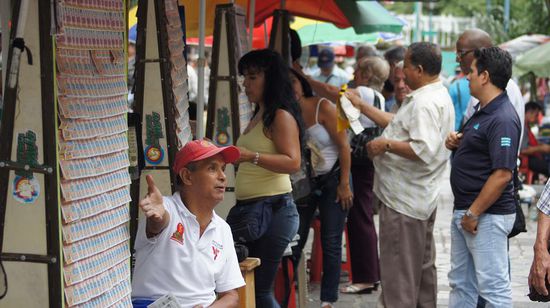 Er verkauft Lottoscheine