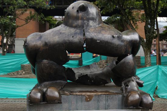 Diese Friedenstaube von Botero wurde bei einem Anschlag des Medellin-Kartells zerstoert