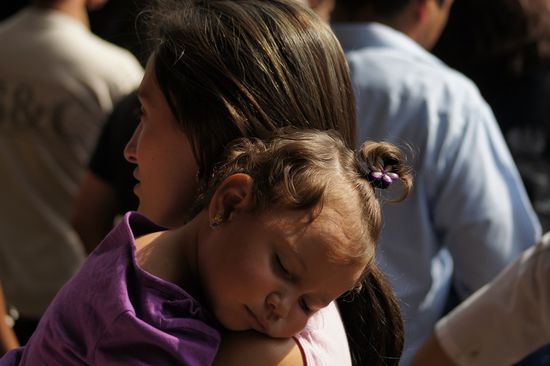 Es scheint ein weltweites Gesetz zu sein, dass in der Metro die Menschen die Muedigkeit ueberfaellt...