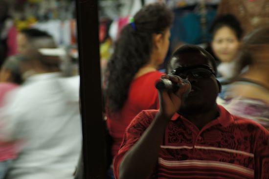 Er soll Kaeufer ins Geschaeft locken