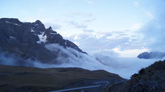 Landschaft am Cumbre - die Passstraße liegt  auf 4650 Metern