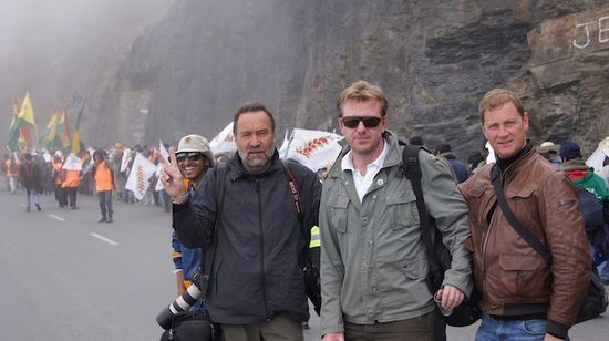Fotograf Jürgen Escher und die Journalisten Thomas Milz und Peter Theisen im Nebel des Cumbre