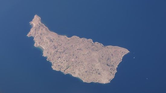 Beim Flug ueber den Titicacasee entdeckte ich diese wohlgeformte Insel