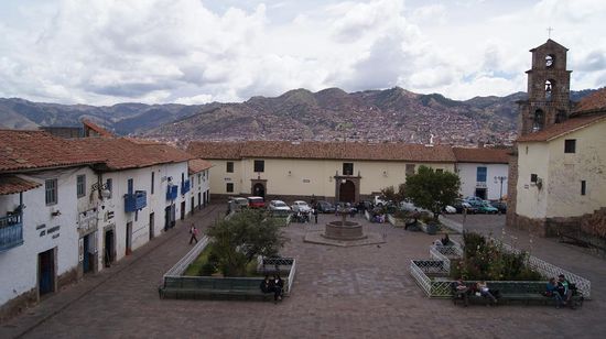 Und die Plazoleta San Blas - gesaeumt von Galerien