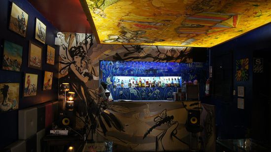 Kreativ eingerichtet sind auch die Bars in San Blas
