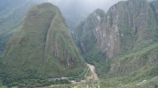 Blick von Machu Picchu runter ins Tal des Rio Urabamba (mit Zug)