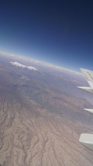 Spektakulaer ist der Flug von Lima nach Arequipa. Wueste, Wueste - und dann immer wieder schneebedeckte Andenvulkane