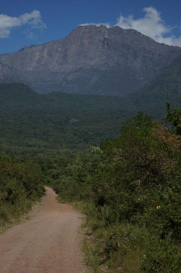 Blick zum Mount Meru, dem kleineren Bruder des Kili