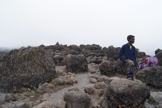 Felix, ein Bergführer, der nachgeschickt wurde für den Fall, dass Dominik nicht mehr weiter kann. Er wird in dieser Geschichte noch eine große, nicht sehr ruhmreiche Rolle spielen