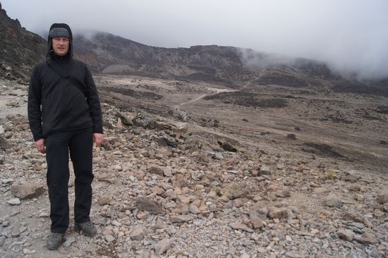 Eine Stunde vor dem Basislager fühle ich mich immer noch überraschend fit - bis auf ein paar Druckstellen an den Füßen