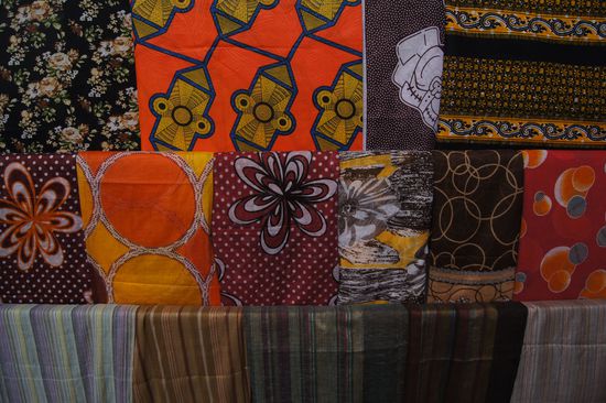 Kangas - die traditionellen Gewänder der sansibarischen Frauen