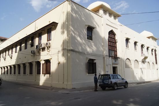 Das taasisi ya kiswahili na lugha za kigeni. Hier...