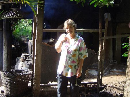 Ritva vor dem Dampfkessel der Herbal Steam Sauna