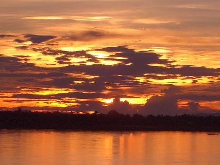 Dramatische Abendstimmung am Mekong