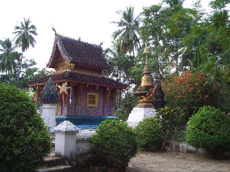 Im Garten des Vat Xiang Thong