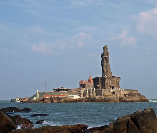 Die "indische Freiheitstatue" - nee... ist ein Denkmal für den Dichter Tiruvalluvar