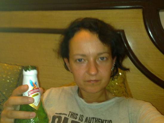 Nicht sehr schmeichelhaft, aber so sieht man nach 12Stunden Sleeper Class aus 