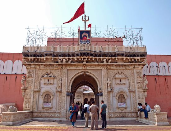 Der Eingang zum Karni Mata Tempel