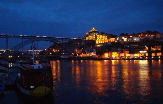 Porto bei Nacht - wunderschön
