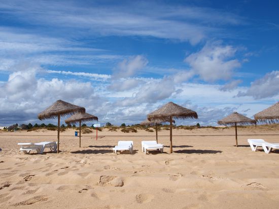 Menschenleerer Strand