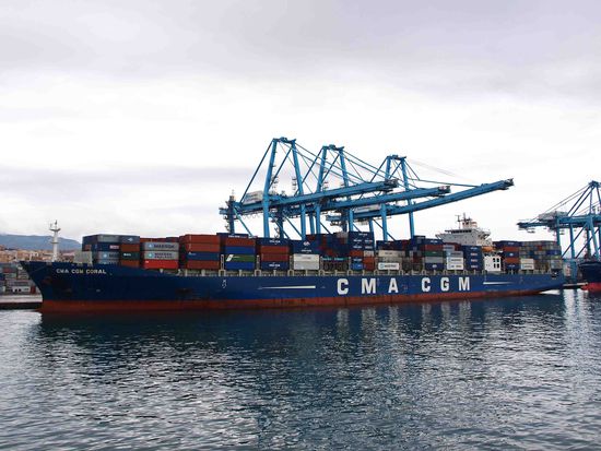 Algeciras ist auch ein großer Containerhafen
