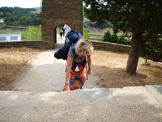 Die letzten Treppen nach Portomarin. Und auch nicht mehr ganz so fit