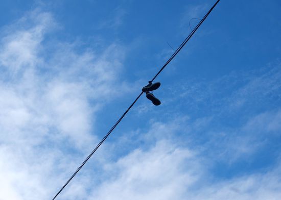 Schuhe findet man auf dem Weg immer wieder...überall.