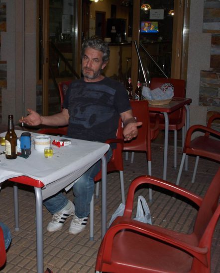 Er ist extra einkaufen gegangen um für uns zu kochen - als Bezahlung wäre ihm ein bißchen "Liebe" wohl lieber gewesen... Aber noch haben wir Geld 