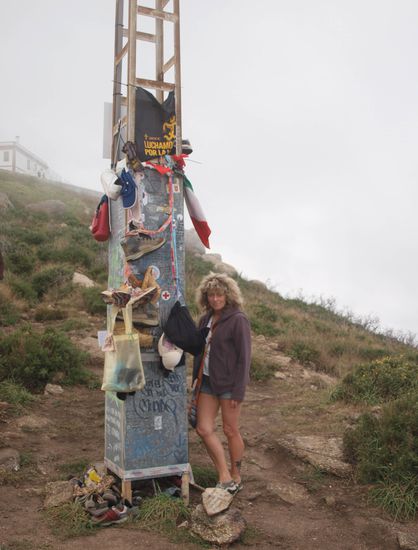 Hier kann man den "Ballast", den man auf dem Jakobsweg mit sich geschleppt hat, loswerden