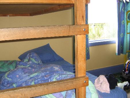 Ja, dieses Zimmer haben wir zu zweit besetzt und wir haben es tatsaechlich geschafft, dass es so aussieht, als sei es komplett besetzt. Wir haben ja zum Glueck die Ausrede, dass wir Backpacker sind...