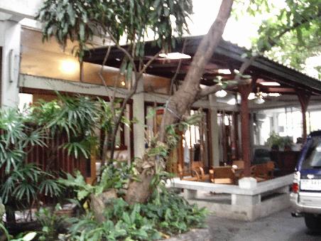 Mein Guest House in Bangkok von aussen (die anderen Fotos sind leider nichts geworden, aber es ist wirklich ein sehr schoenes Guest House gewesen)