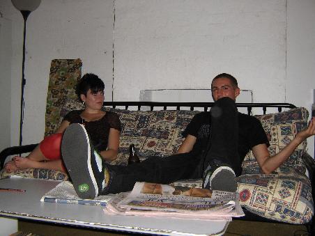 Bianca und Jake in dem WG-Haus