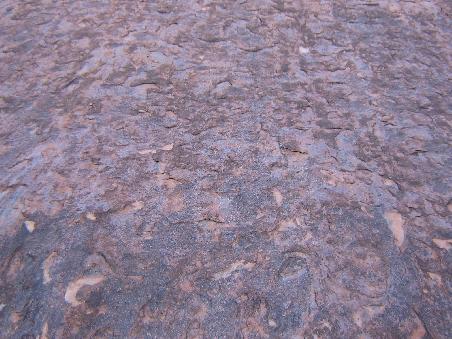 Und das ist der Felsen (Uluru) vom Nahen Ist er nicht beeindruckend?