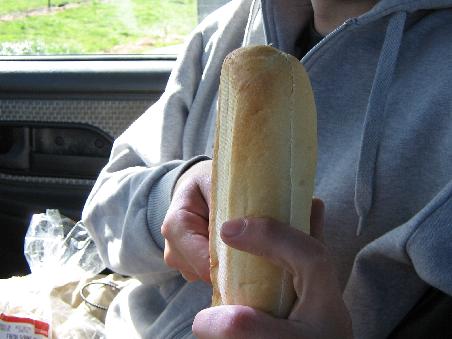 Unser Fruehstueck, das uns auch tatsaechlich den gesamten Tag begleitet hat (Sandwich mit Kaese, Schinken und Philadelfia)... und der Kaese schmolz von Stunde zu Stunde mehr... Ein sehr interessanter Geschmack